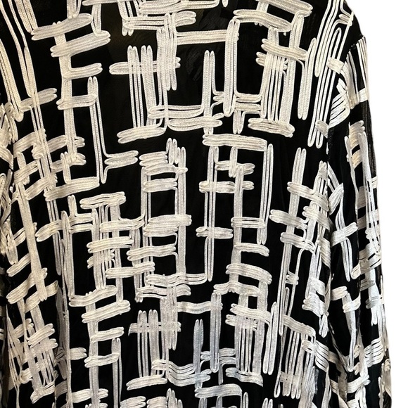 Chico’s Black and White Sheer Over Black Lining Long Top‎ Size 3 - Picture 5 of 8